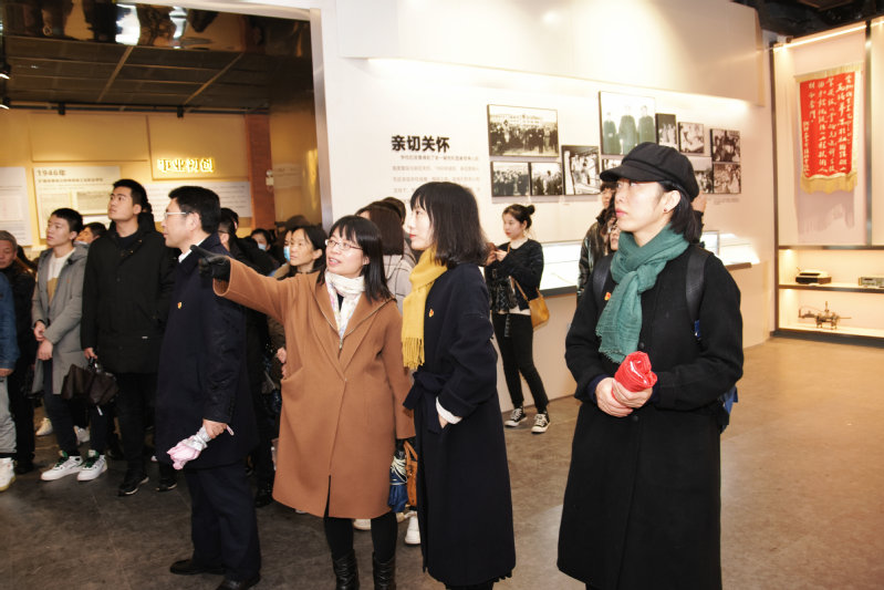 必赢3003no1线路检测中心党委组织师生参观校史馆