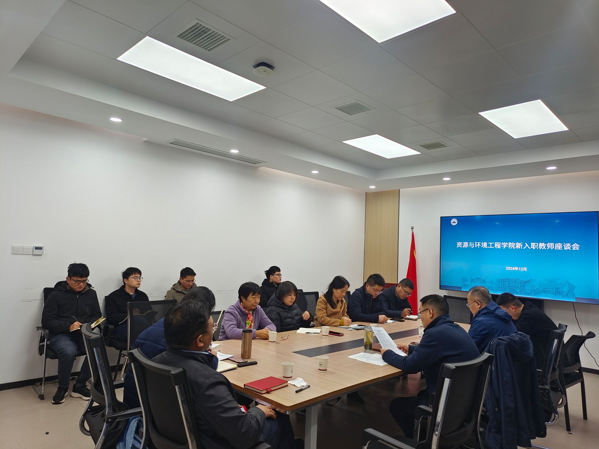 必赢3003no1线路检测中心召开新入职教师座谈会