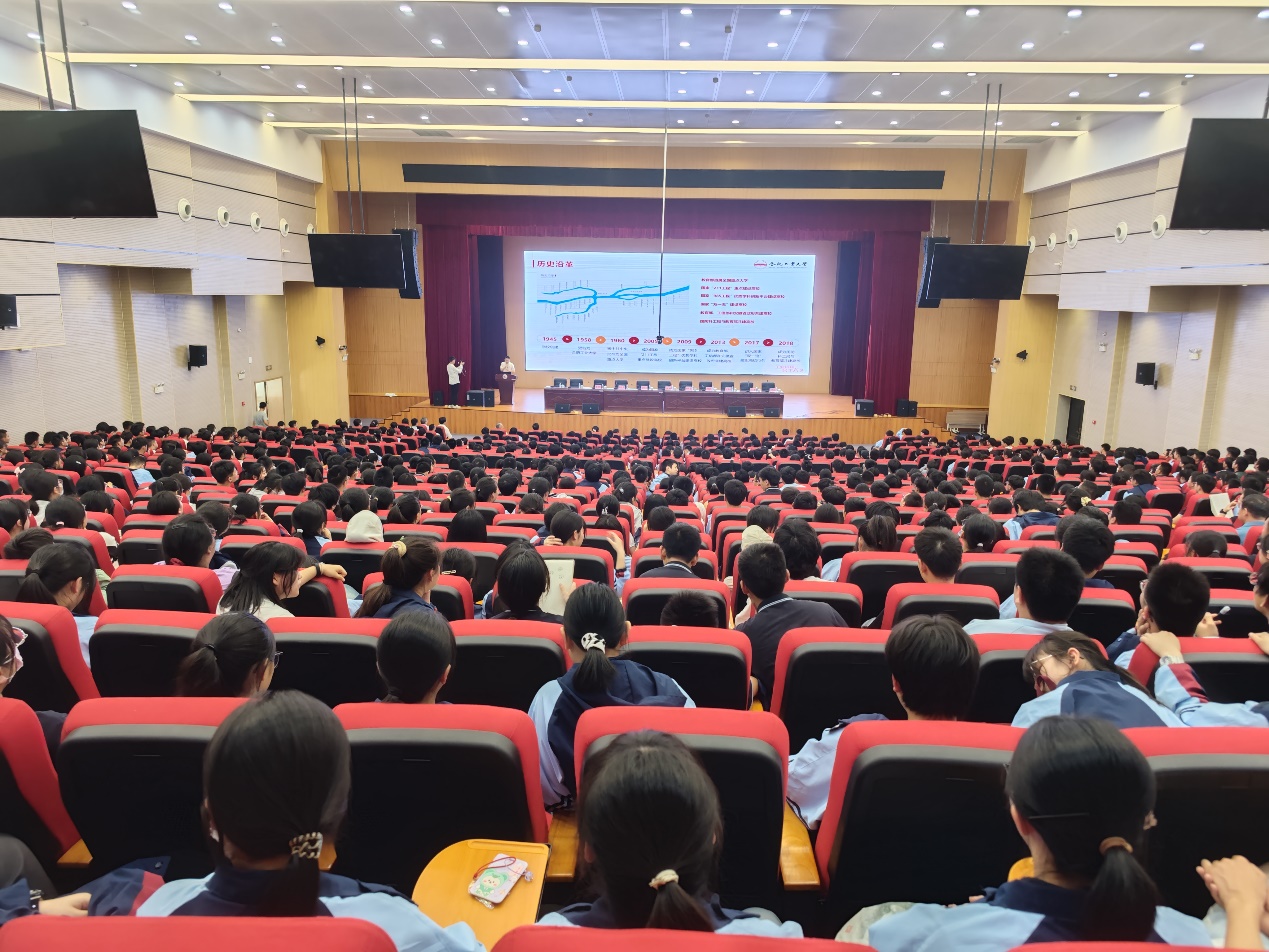 必赢3003no1线路检测中心在铜陵中学签约挂牌必赢3003no1线路检测中心 优质生源基地
